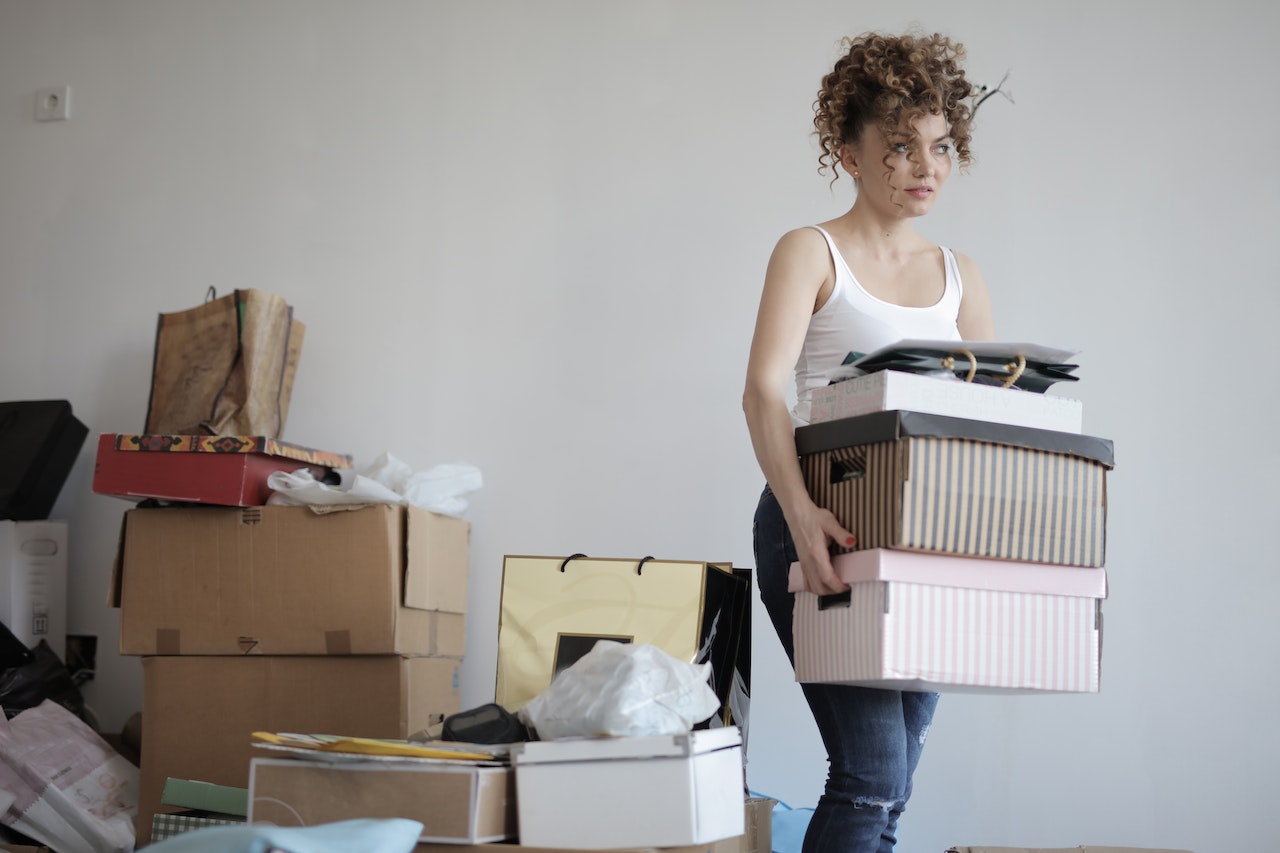 How to Move Away From Family: Tips and Major Considerations to Learn